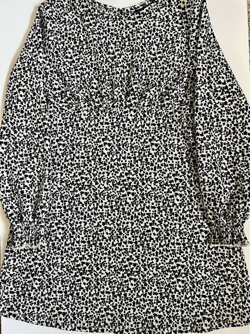 art class Black and White Floral-Print Long Sleeve Smock Dress